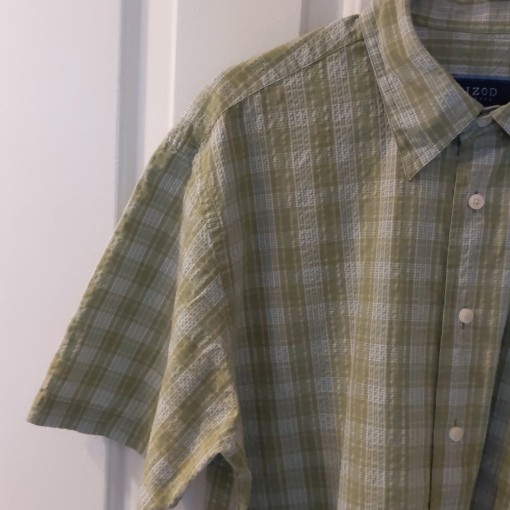 Izod Green Plaid Short Sleeve Shirt . Size L - Picture 3 of 9